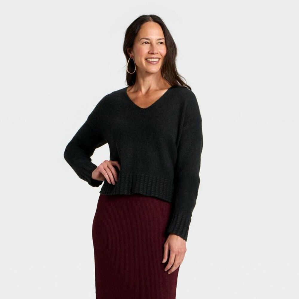 Women's Cable Trim V-Neck Pullover Sweater - Universal Thread Black M
